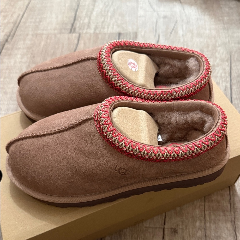 UGG Tasman in size 6